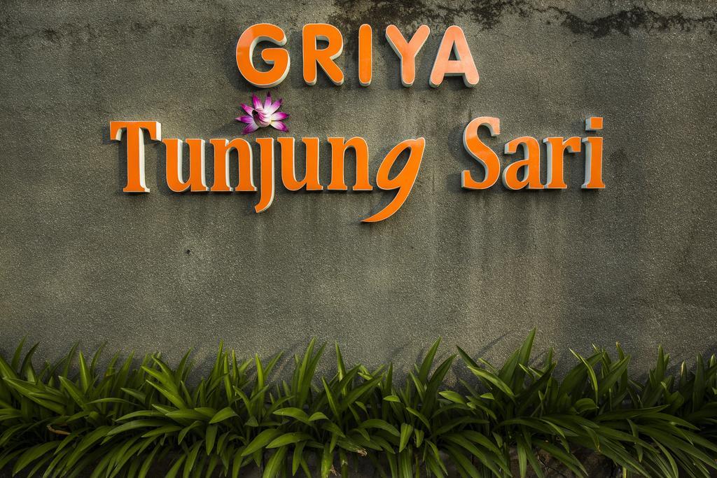 Griya Tunjung Sari Hotel Dempassar Exterior foto